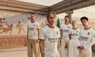 Filippo Inzaghi is het gezicht van het nieuwe Milan-shirt
