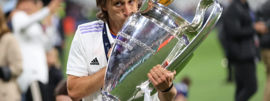 Modrić verlengt contract bij Real Madrid met nog een jaar