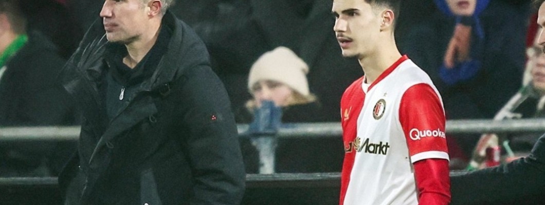 Robin van Persie hielp zijn zoon bij zijn debuut in het eerste elftal