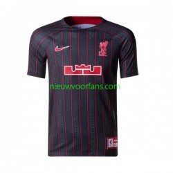 Liverpool Heren Shirt met Bedrukking x LeBron James Thuis 2022-2023 Korte Mouw